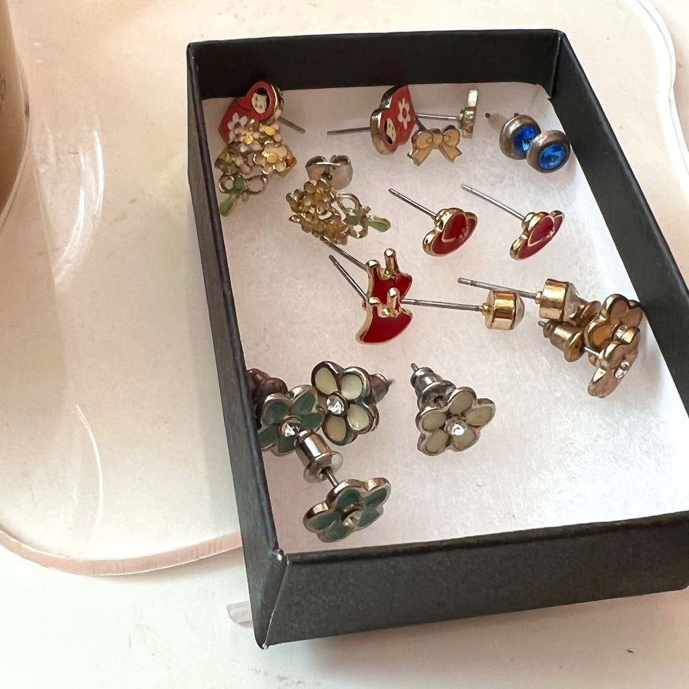 10 Earring Pairs